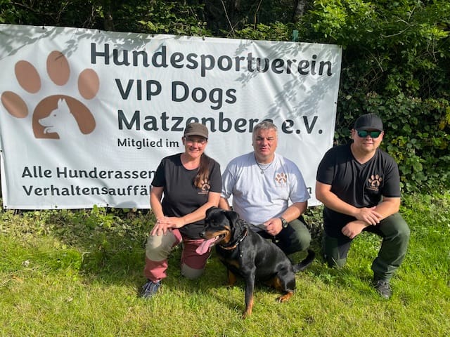 Bild von allen 3 Trainer*innen